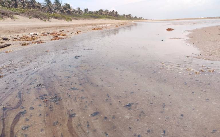 Derrame de crudo afecto 36 kilómetros de playa de Coatzacoalcos, Veracruz